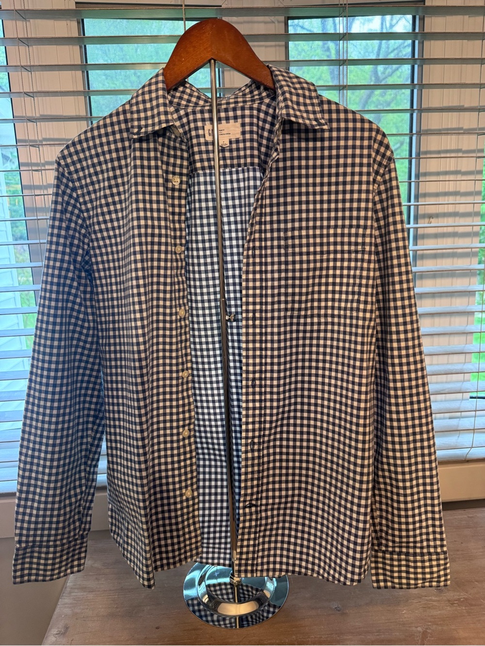 GAP Men's Navy and White Gingham Button-Up Shirt